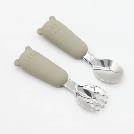 Ohutust materjalist söögiriistad lastele