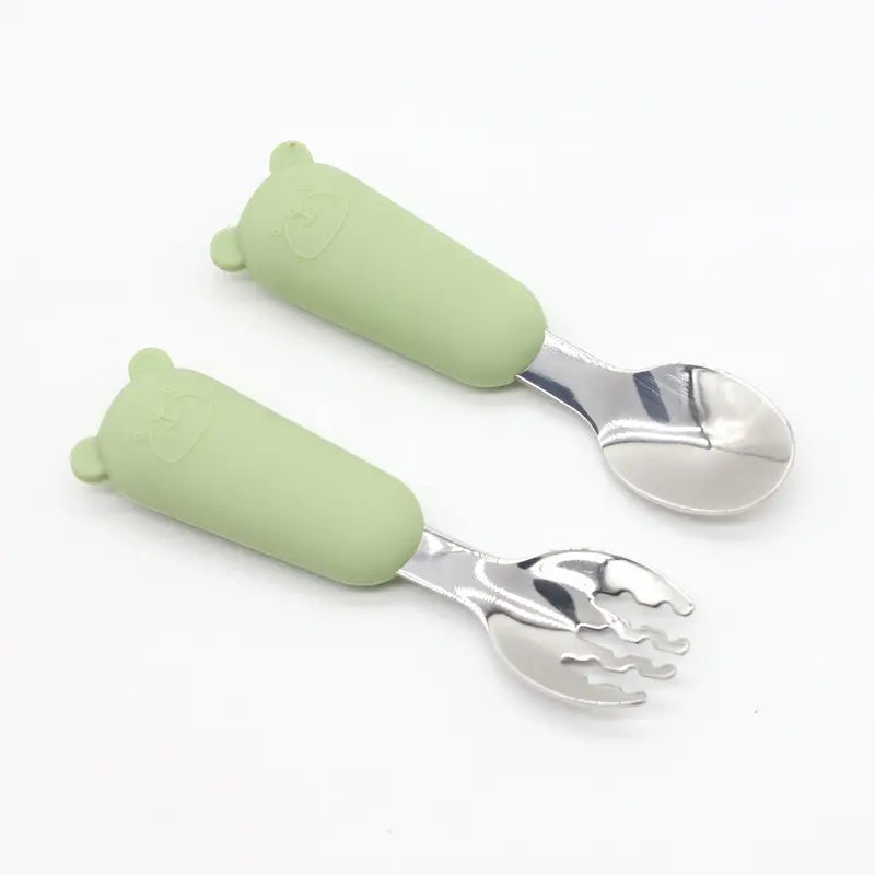 Ohutust materjalist söögiriistad lastele