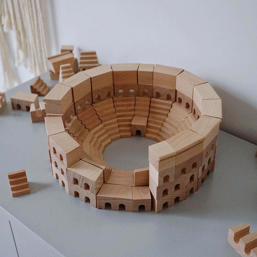 Laste arendavad puidust klotsid ehitamiseks