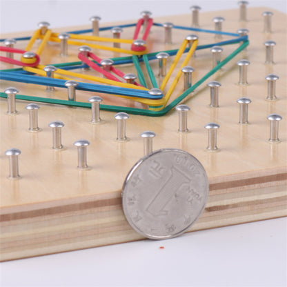 Geomeetriline pin-laud – loominguline kujundite ehitamise mäng