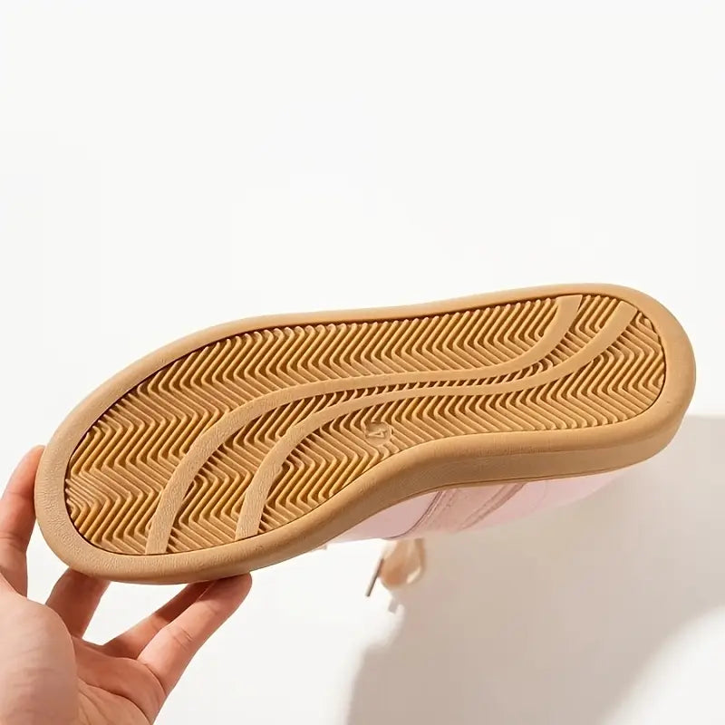 Naiste moekad vabaajajalanõud – mugavad ja hingavad madala lõikega sporditossud